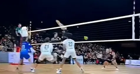 حفظ تیم والیبال با یک ضربه