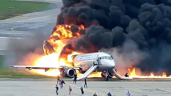 فیلمی از فرود وحشتناک هواپیمای ایر کانادا در آتش!