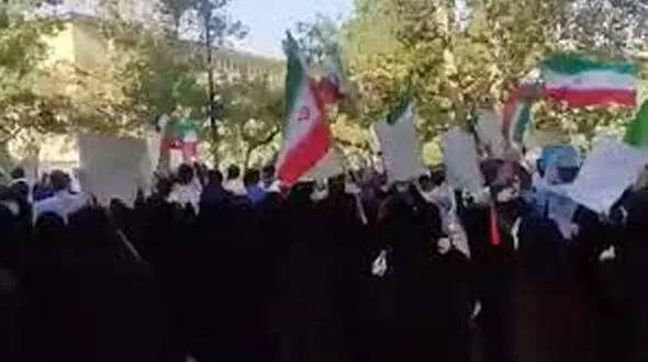 فیلم تجمع دانشجویان در دانشگاه تهران در ۹ مهر