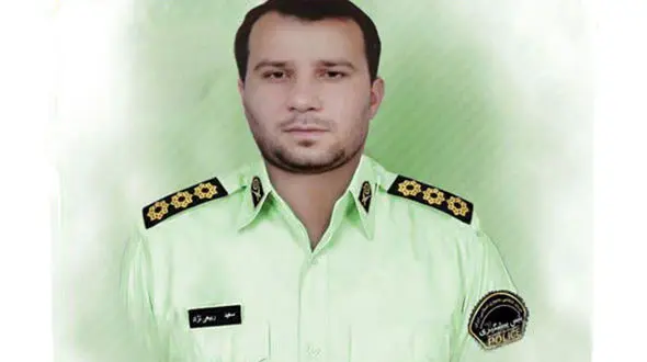 عکس تلخ از گریه های دختر کوچولوی شهید ستوانسوم سعید ربیعی / قاتل مسلح او را یتیم کرد