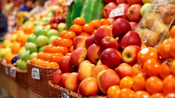 فیلم / مدیرعامل سازمان میادین میوه و تره‌بار: مردم نگران نباشند میوه‌های پرمصرف ذخیره شده‌اند!