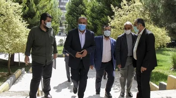 رستم قاسمی: به نفع هیچکس در انتخابات 1400 کنار نخواهم کشید/باید با اقتدار مذاکره کرد نه با التماس