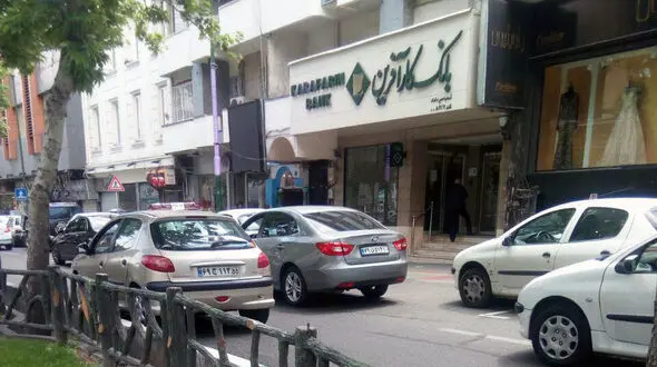 لحظه حضور پلیس در صحنه سرقت دستگاه عابربانک از میدان مادر + فیلم و عکس