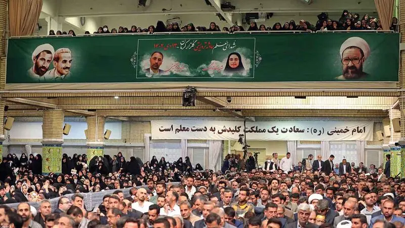 حضرت آیت الله خامنه ای رهبر معظم انقلاب در دیدار هزاران نفر از معلمان و فرهنگیان سراسر کشور به مناسبت روز معلم	