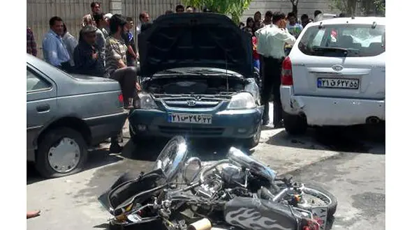 ۸ مصدوم در تصادف وحشتناک موتورسیکلت و ۲ خودرو