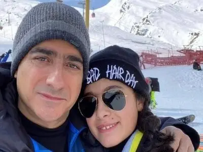 فیلم همایون شجریان بعد خوانندگی دخترش یاسمین: دخترم نسل زد هستش و سلیقش .../ الان تمرکزش روی زبان فرانسه و انگلیسیه تا ...