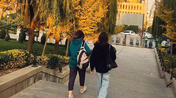 عکس های مخفی کشف حجاب دختران در کتابخانه ملی ! / این عکس ها برای لو دادن بود !