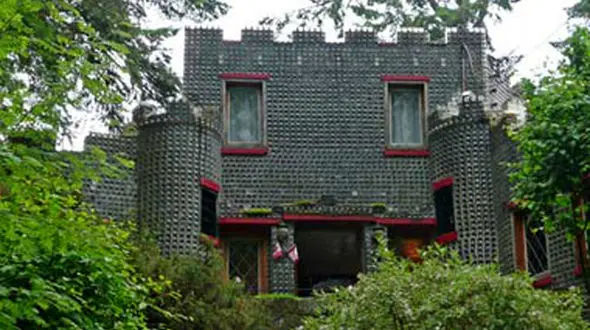 خانه ای با طراحی عجیب و غریب در کانادا +تصاویر