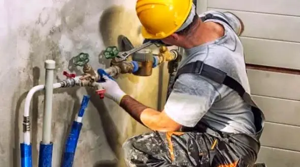 جریمه 50 میلیونی لوله کش گرانفروش/ تعزیرات وارد عمل شد!