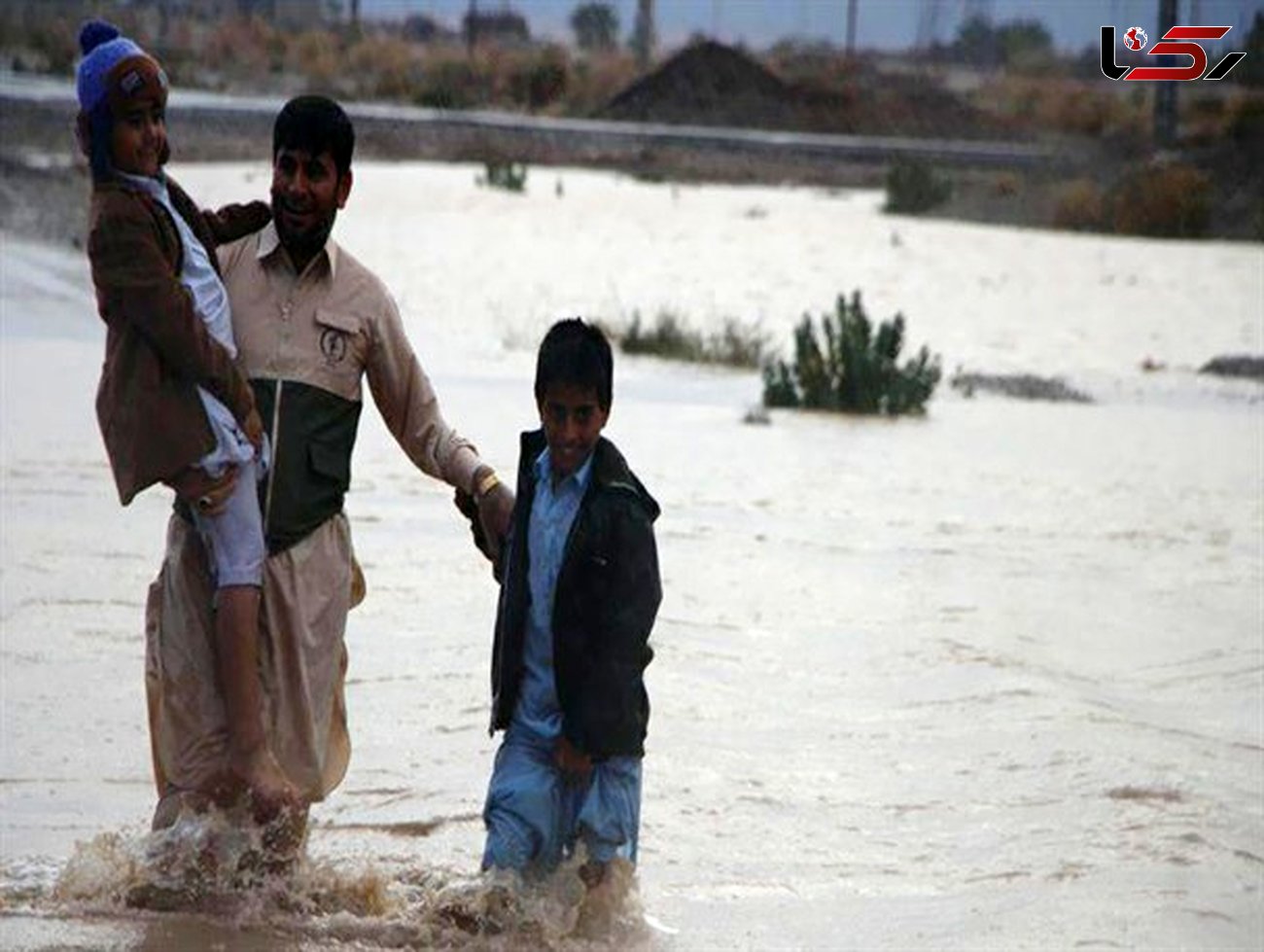 کرمانی های سیل زده، نشسته در کپرهای آب گرفته / کودکانی که نمی توانند درس بخوانند