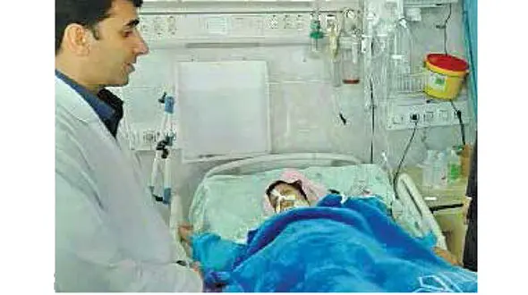 لحظه های نجات دختر دانشجو توسط مرد فداکار و با غیرت در سیلاب خرم آباد + عکس