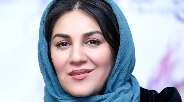 عکس خوشحالی ستاره اسکندری با جایزه بازیگری اش+عکس 