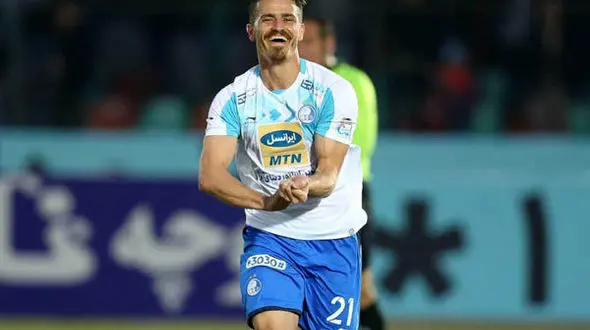 وریا غفوری به استقلال وفادار می ماند / نه به تراکتوری ها