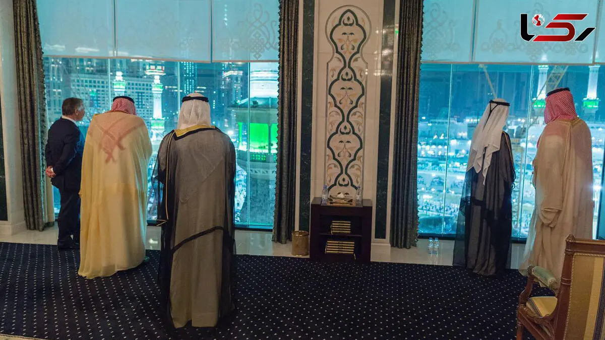 محمد بن سلمان در حال تماشای کعبه از هتل لاکچری + عکس 