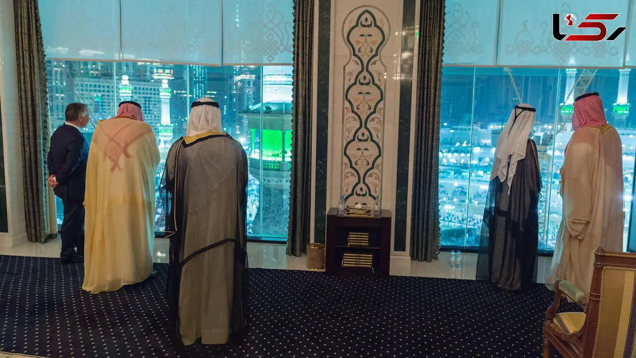 محمد بن سلمان در حال تماشای کعبه از هتل لاکچری + عکس 