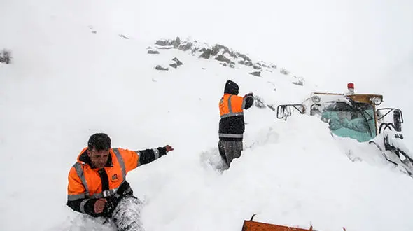 وحشت از ریزش بهمن در گردنه ژالانه کردستان