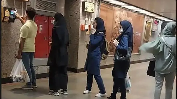 نقص فنی خط پنج متروی تهران / سرویس دهی مسیر تهران- کرج به حالت عادی بازگشت