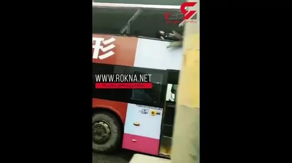 تصادف اتوبوس دو طبقه با موانع محدودیت ارتفاع + فیلم