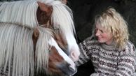  یک مربی اسب با رفتارهای حیوان دوستانه اش همه را شگفت زده کرد+تصاویر