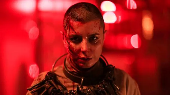  چهره بدون حجاب از لیلا حاتمی  باعث توقیف فیلم قاتل و وحشی شد