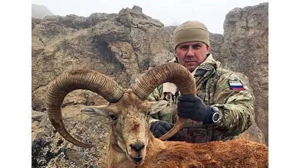 ژست جدید شکارچیان خارجی با حیوانات شکار شده در ایران + تصاویر