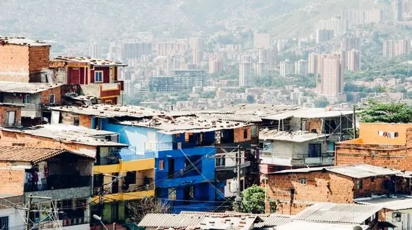 پرسرعت شدن دومینوی فقر در ایران / درآمد مرفهین در خطر !