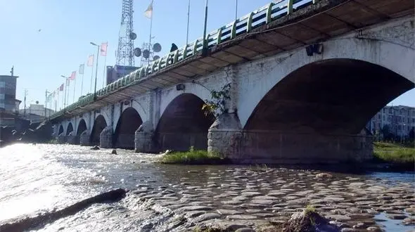 پل تاریخی تنکابن در معرض شکستن ! + عکس