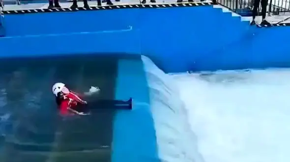 فیلم نمایش قدرت مرگبار آبشار