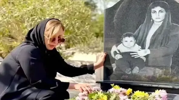 فیلم/ آواز جگرسوز؛ مرجانه گلچین سرمزار عزیزش با دلی پر از بغض میخونه و اشک میریزه