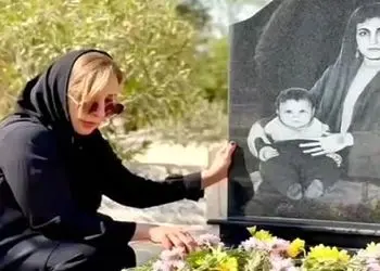 فیلم/ آواز جگرسوز؛ مرجانه گلچین سرمزار عزیزش با دلی پر از بغض میخونه و اشک میریزه