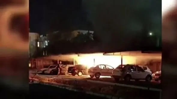 آتش‌سوزی مهیب در پارکینگ بیمارستان طالقانی / شش خودرو خاکستر شدند!