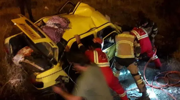 شب پرحادثه پرایدی در قزوین/ ۶ نفر مصدوم شدند + تصاویر 