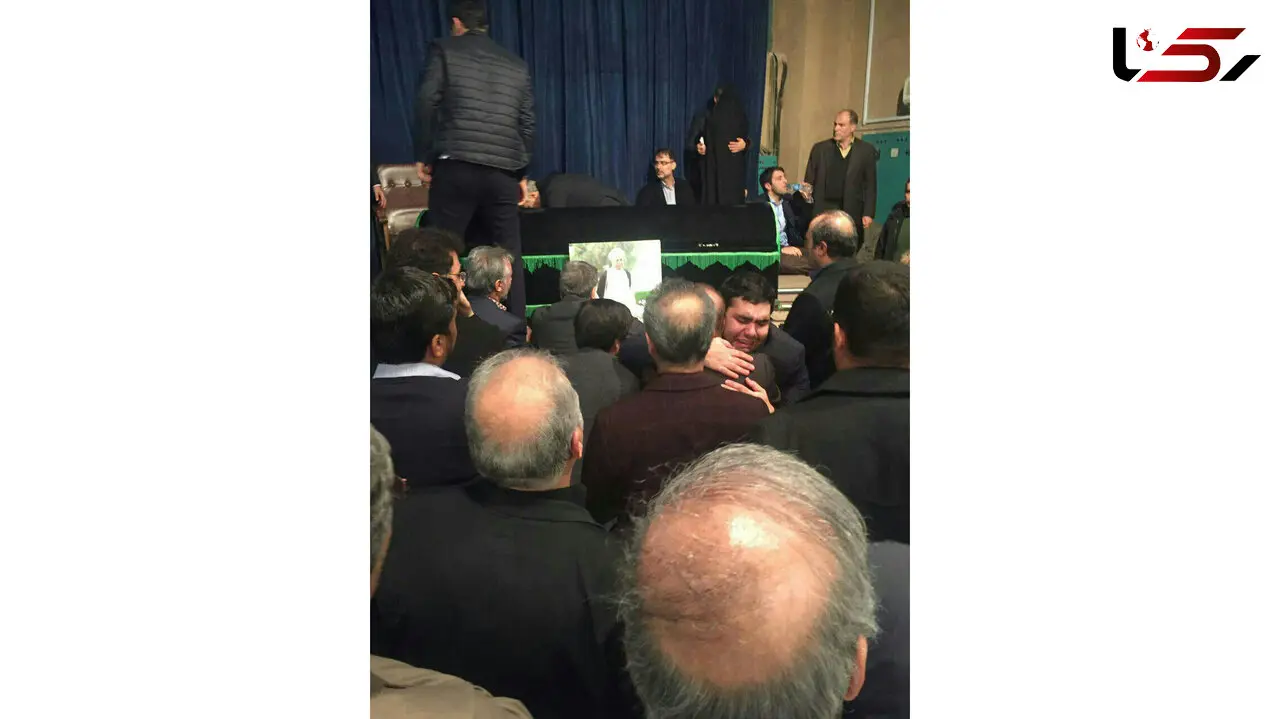 فیلم گریه های فائزه هاشمی در مقابل بیمارستان شهدای تجریش +تصویر پیکر آیت الله هاشمی در جماران