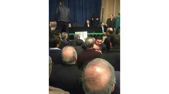 فیلم گریه های  دختر آیت ا... هاشمی در مقابل بیمارستان شهدای تجریش +تصویر پیکر آیت ا... هاشمی در جماران