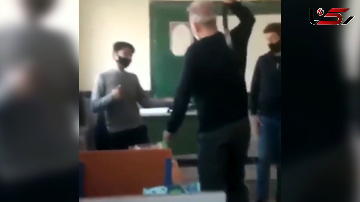 فیلم شلاق زدن 2 دانش آموز با کمربند توسط معلم در پلدشت ! 