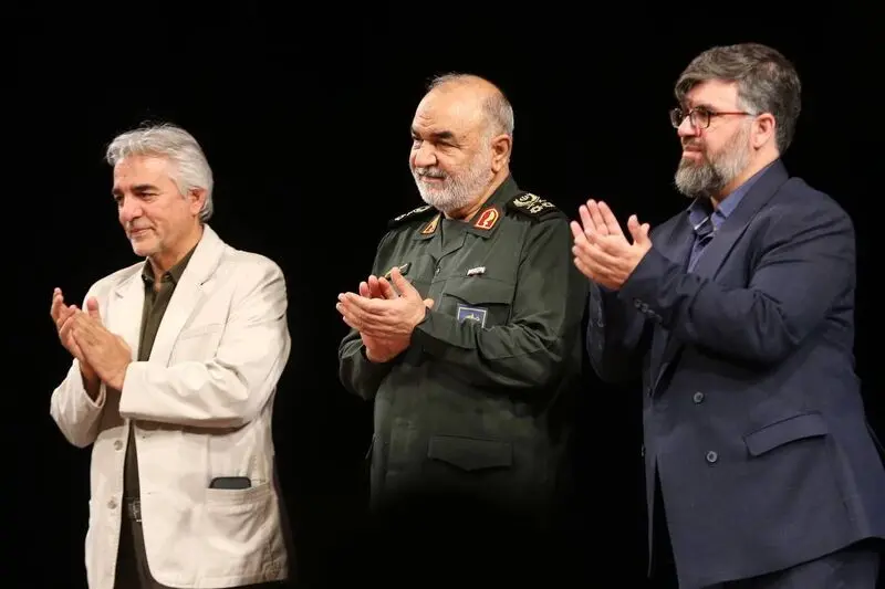 سردار سرلشکر حسین سلامی ، فرمانده کل سپاه (نفر وسط)