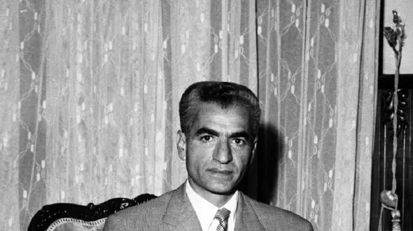 عکس؛ سفر در زمان؛ «دکتر مصدق در کنار محمدرضا پهلوی»؛ سال 1331