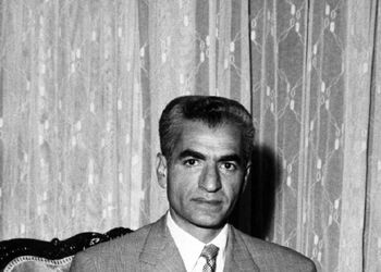 عکس؛ سفر در زمان؛ «دکتر مصدق در کنار محمدرضا پهلوی»؛ سال 1331