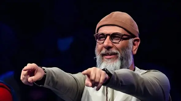 آواز خوانی باشکوه و زیبای محمد بحرانی، داور خوش انرژی برنامه صداتو در کنسرت محسن شریفیان/ صداش تو اجرای زنده معرکه است