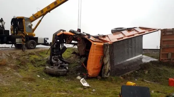 مرگ وحشتناک راننده کامیون در تصادف با قطار 