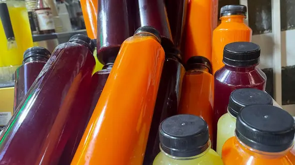 این آب میوه  400 میلیون تومان آب خورد! + فیلم