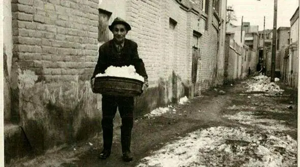 عکس تاریخی از خیابانی در تهران / ببینید چقدر برف آمده بود !