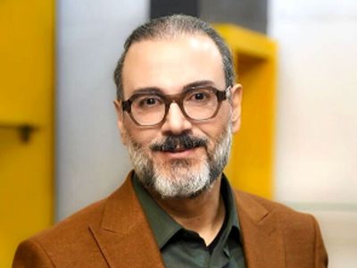 خوانندگی زنده علیرضا قربانی با حنجره جواهرینش: فکر زنجیری کنید ای عاقلان بوی گیسویی مرا دیوانه کرد، آشنا رویی مرا دیوانه کرد+فیلم