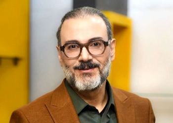 خوانندگی زنده علیرضا قربانی با حنجره جواهرینش: فکر زنجیری کنید ای عاقلان بوی گیسویی مرا دیوانه کرد، آشنا رویی مرا دیوانه کرد+فیلم