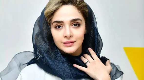 عکس / تغییر چهره  با زیبایی خیره کننده  المیرا دهقانی با استایل شیک پاییزی در یک کافه باحال / خانم بازیگر روز به روز تغییر می کند ...