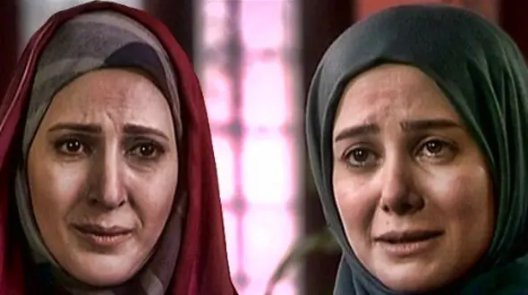 نگاهی به حیاط خانه پدری باصفا و دلباز فاطمه گودرزی، نامادری شاهرخ استخری در سریال فاصله ها/ خونه نگو باغ بگو+عکس