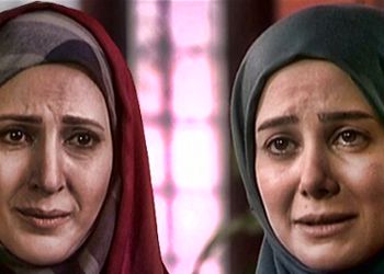 نگاهی به حیاط خانه پدری باصفا و دلباز فاطمه گودرزی، نامادری شاهرخ استخری در سریال فاصله ها/ خونه نگو باغ بگو+عکس