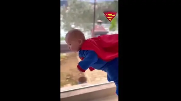 سوپرمن نوزاد رویت شد! + فیلم