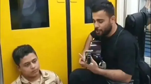 گفته های خنده دار سرباز عاشق معروف شده در مترو / غش کردن مجری از خنده ! + فیلم