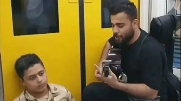 گفته های خنده دار سرباز عاشق معروف شده در مترو / غش کردن مجری از خنده ! + فیلم